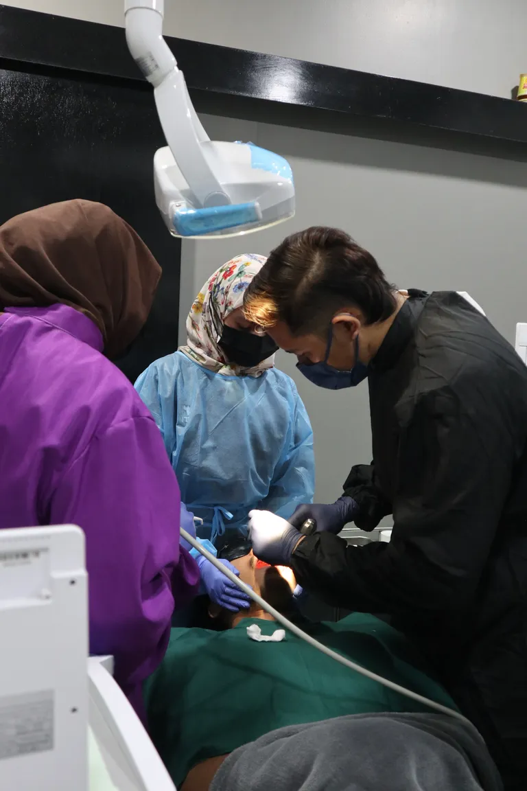 Dr Hazim dan DSA semasa prosedur MOS