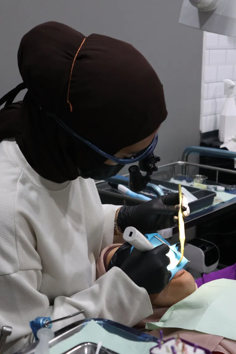 Dr Syafiqah semasa prosedur RCT